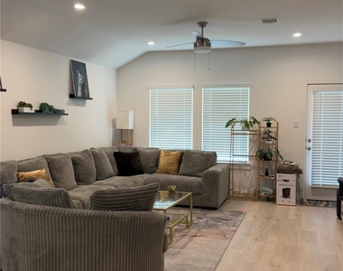7834 Calabria Drive - Photo Thumbnail 6