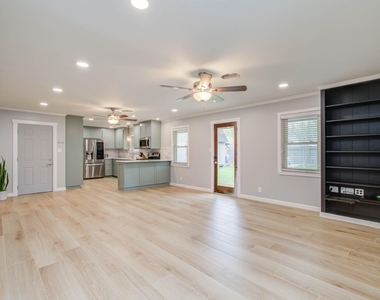 9002 Railton Street - Photo Thumbnail 4