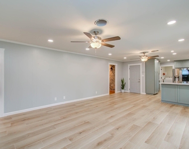 9002 Railton Street - Photo Thumbnail 5