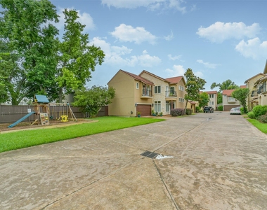 11025 Robin Hood Court - Photo Thumbnail 1
