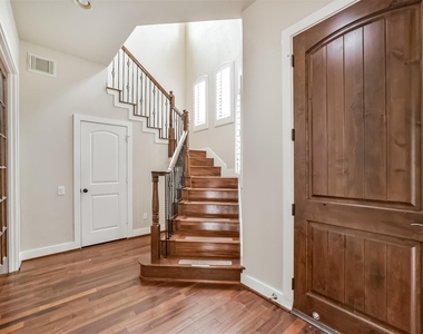11025 Robin Hood Court - Photo Thumbnail 5