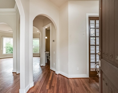 11025 Robin Hood Court - Photo Thumbnail 4
