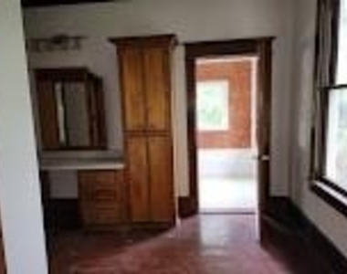 403 Farquhar Street - Photo Thumbnail 17