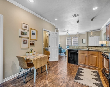 305 Holleman Drive E - Photo Thumbnail 7