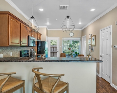 305 Holleman Drive E - Photo Thumbnail 3