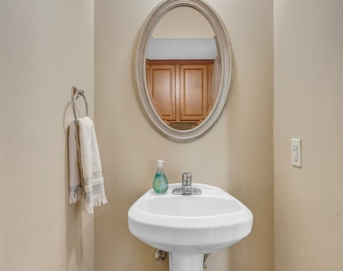 305 Holleman Drive E - Photo Thumbnail 8