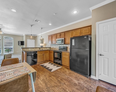 305 Holleman Drive E - Photo Thumbnail 5