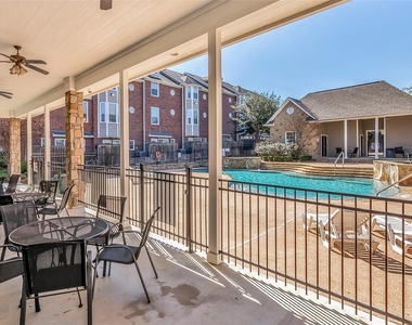305 Holleman Drive E - Photo Thumbnail 22