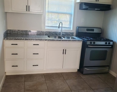 3315 Reeves Street - Photo Thumbnail 2