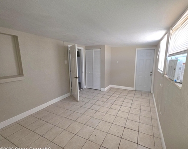4415 Coleridge Avenue - Photo Thumbnail 4