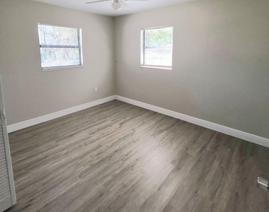 4415 Coleridge Avenue - Photo Thumbnail 13