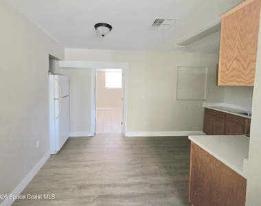 4415 Coleridge Avenue - Photo Thumbnail 10