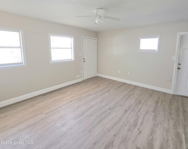 4415 Coleridge Avenue - Photo Thumbnail 6