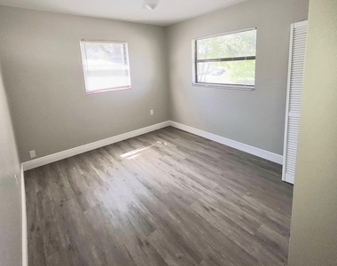 4415 Coleridge Avenue - Photo Thumbnail 11