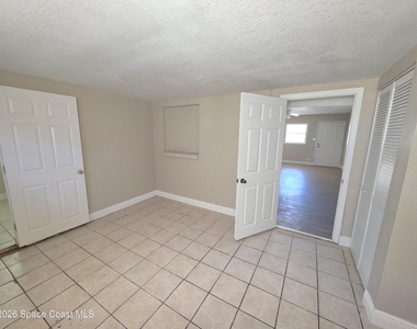 4415 Coleridge Avenue - Photo Thumbnail 3