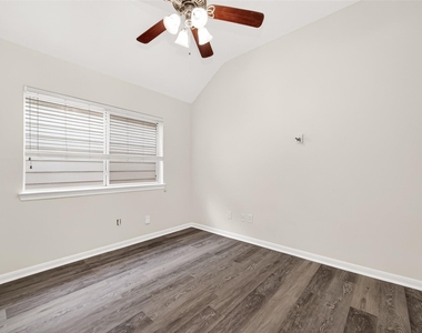 13006 Rose Landing Drive - Photo Thumbnail 16