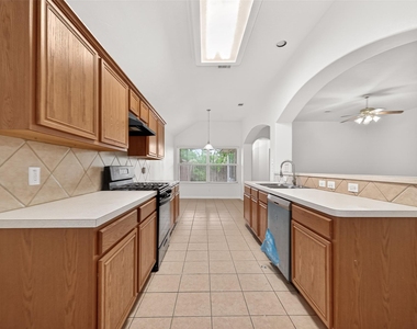 13006 Rose Landing Drive - Photo Thumbnail 10