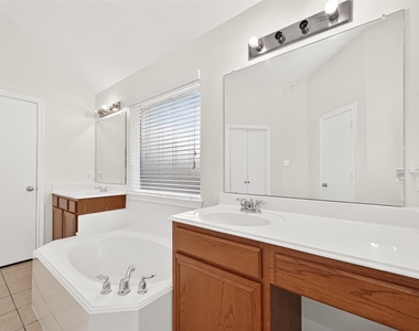 13006 Rose Landing Drive - Photo Thumbnail 40