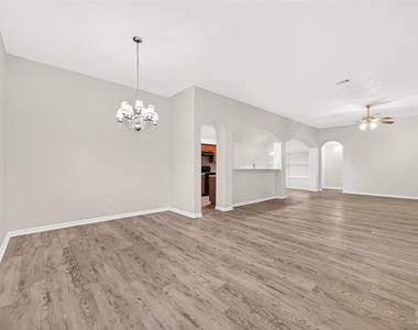 13006 Rose Landing Drive - Photo Thumbnail 4