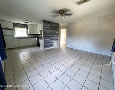 835 Kanawha Street - Photo Thumbnail 2