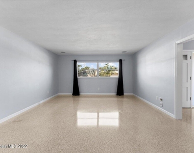 215 Marion Street - Photo Thumbnail 2