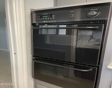 215 Marion Street - Photo Thumbnail 7