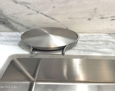 215 Marion Street - Photo Thumbnail 9