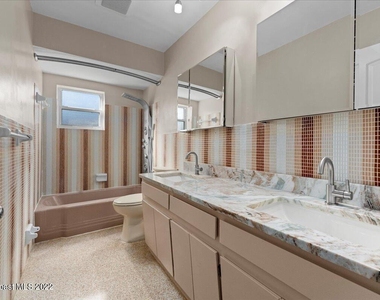 215 Marion Street - Photo Thumbnail 12