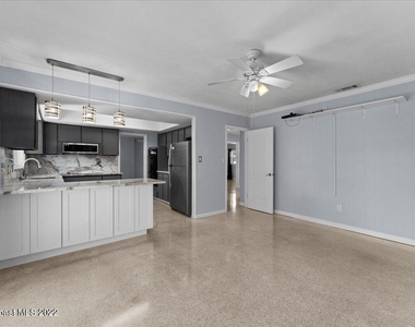 215 Marion Street - Photo Thumbnail 4