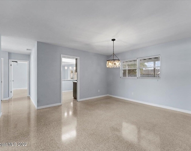 215 Marion Street - Photo Thumbnail 3