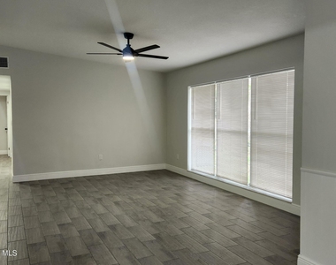 102 S Christmas Hill Road - Photo Thumbnail 7