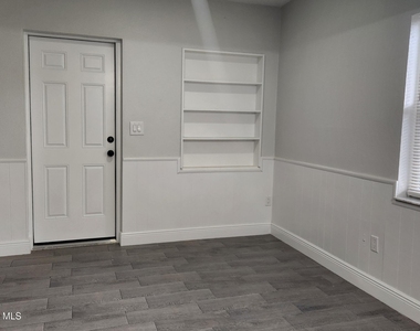 102 S Christmas Hill Road - Photo Thumbnail 5