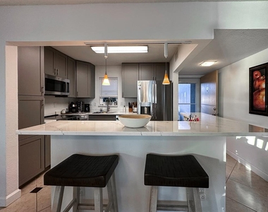7920 Sun Island Drive S - Photo Thumbnail 9