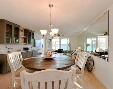 7920 Sun Island Drive S - Photo Thumbnail 13