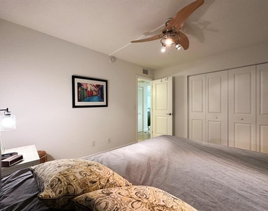 7920 Sun Island Drive S - Photo Thumbnail 25