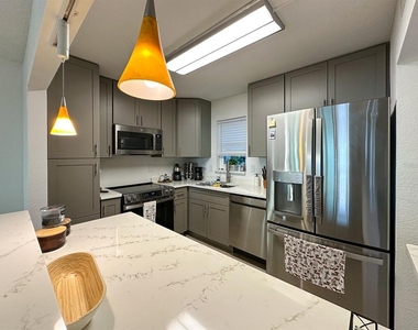7920 Sun Island Drive S - Photo Thumbnail 10