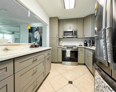 7920 Sun Island Drive S - Photo Thumbnail 6