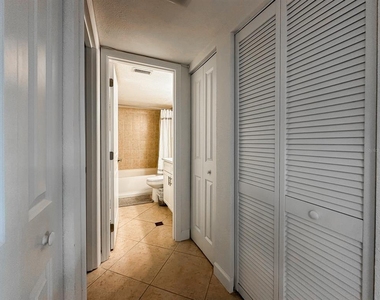 7920 Sun Island Drive S - Photo Thumbnail 26