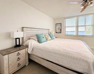 7920 Sun Island Drive S - Photo Thumbnail 19