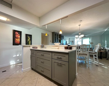 7920 Sun Island Drive S - Photo Thumbnail 11