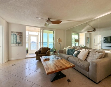 7920 Sun Island Drive S - Photo Thumbnail 2