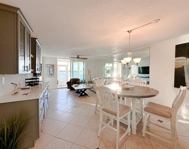 7920 Sun Island Drive S - Photo Thumbnail 12