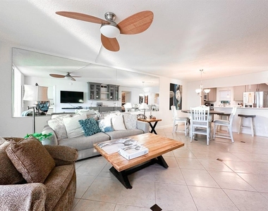 7920 Sun Island Drive S - Photo Thumbnail 16
