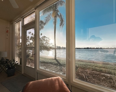 7920 Sun Island Drive S - Photo Thumbnail 5