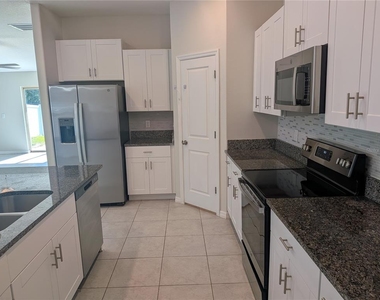 446 Argyll Drive - Photo Thumbnail 4