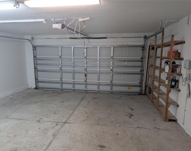 446 Argyll Drive - Photo Thumbnail 20