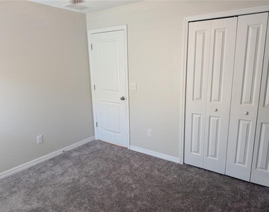 446 Argyll Drive - Photo Thumbnail 10