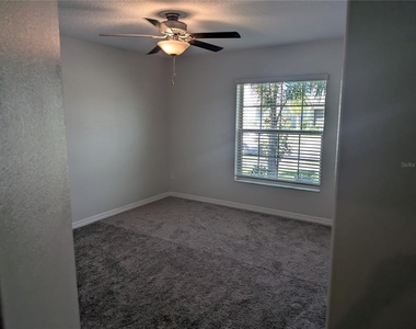 446 Argyll Drive - Photo Thumbnail 7