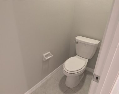 446 Argyll Drive - Photo Thumbnail 13