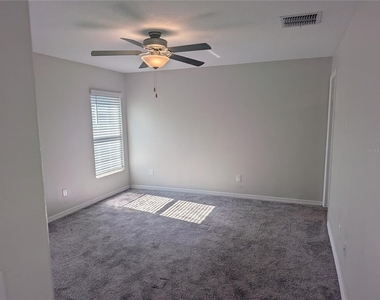 446 Argyll Drive - Photo Thumbnail 17